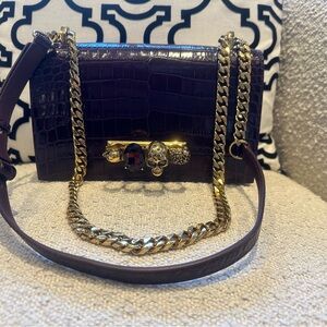 Alexander McQueen Elegant Burgundy Croc-Embossed Chain Bag